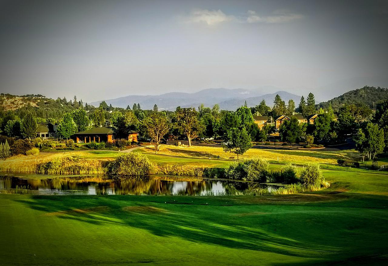 At Golf Club Hotel 5*